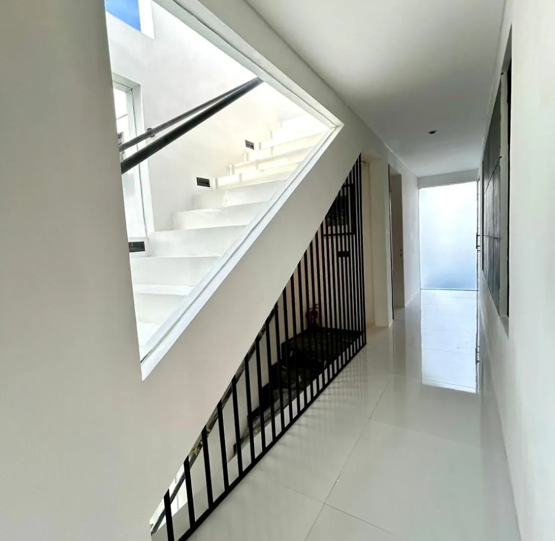 Villa Kawis Seminyak  スミニャック