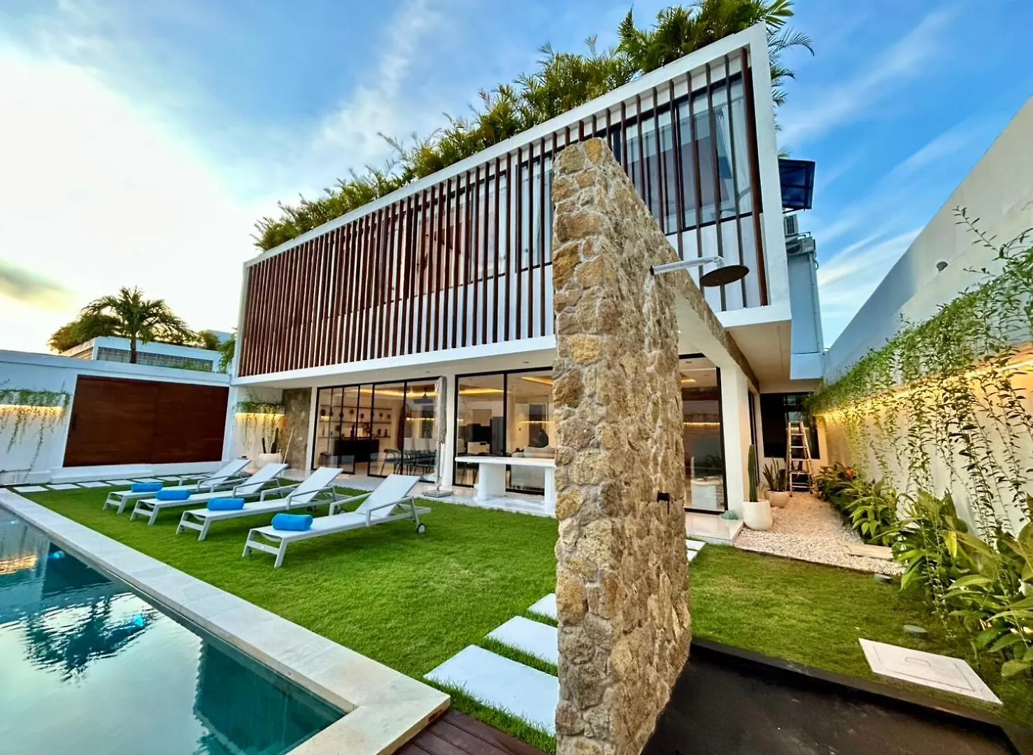 Villa Kawis Seminyak  スミニャック