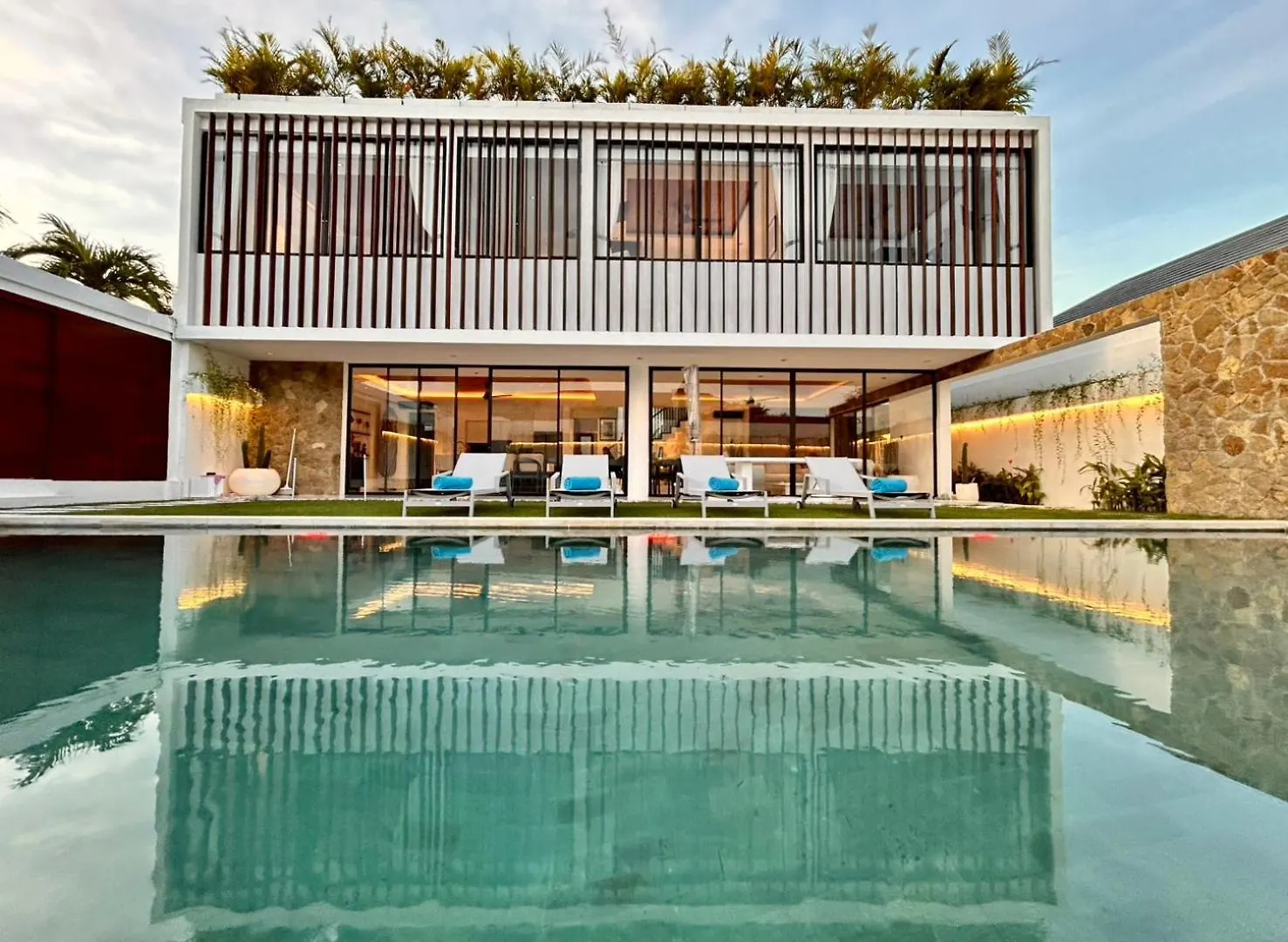 Villa Kawis Seminyak スミニャック