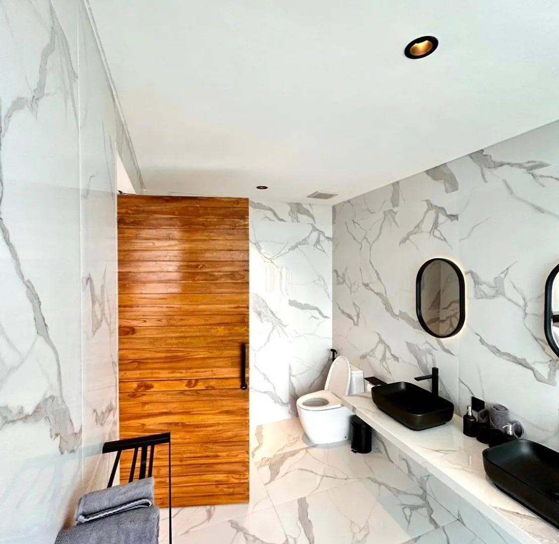 Villa Kawis Seminyak  スミニャック